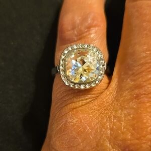 Vintage Elegant Silver Tone Crystal Ring